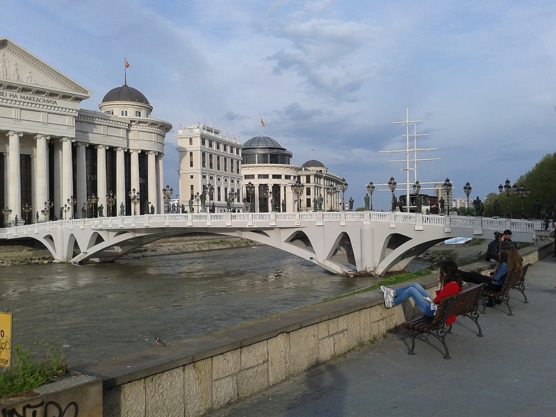 „Службени“ албански под блокадом опозиције?